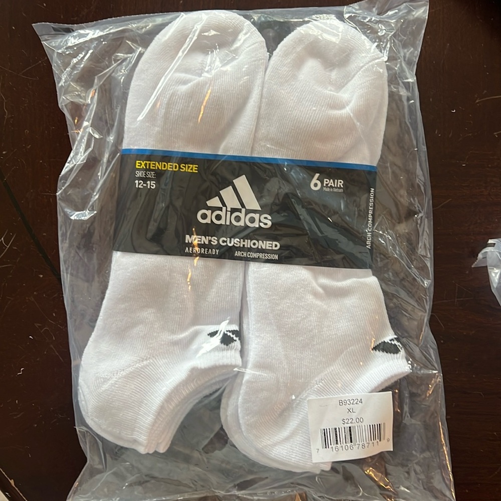 Adidas men’s cushioned arch support socks.